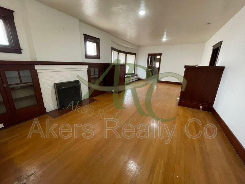 1124 Lake Ave - Photo 4 of 13