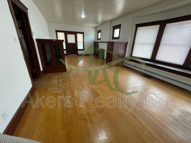 1124 Lake Ave - Photo 5 of 13