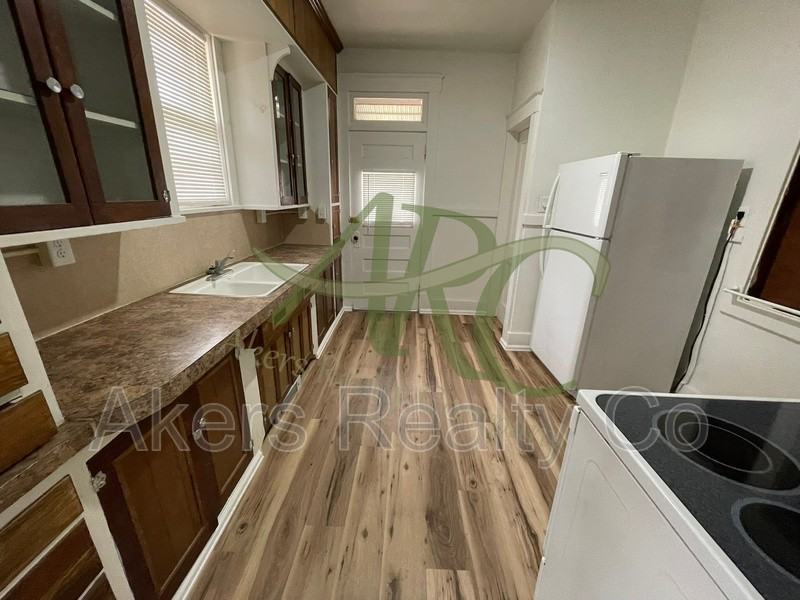 1124 Lake Ave - Photo 6 of 13