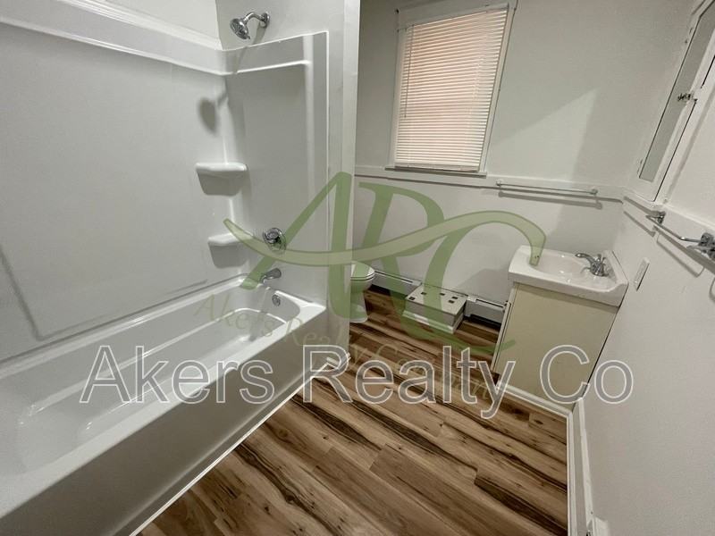 1124 Lake Ave - Photo 7 of 13
