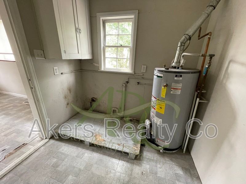2210 Court St - Photo 6 of 13