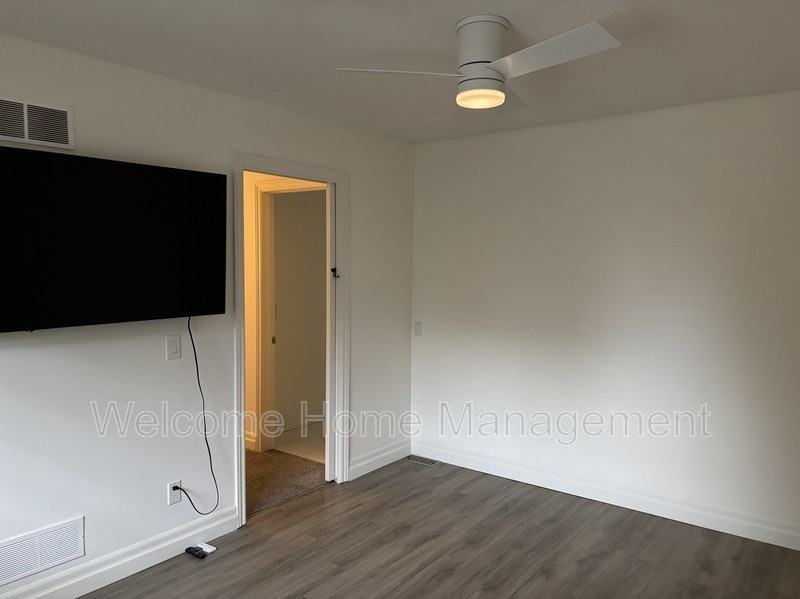 33 Broadway Ave - Photo 3 of 22