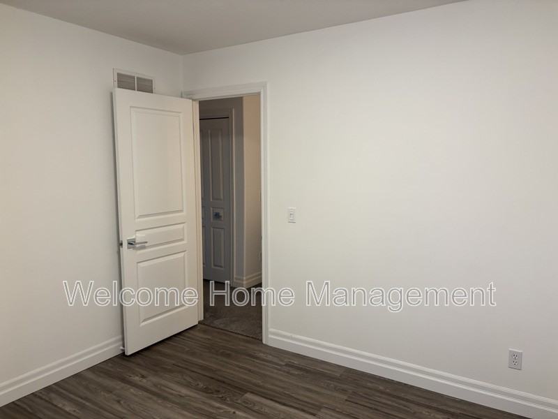 33 Broadway Ave - Photo 5 of 22