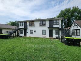 featured image of 809 1/2 E 17th St