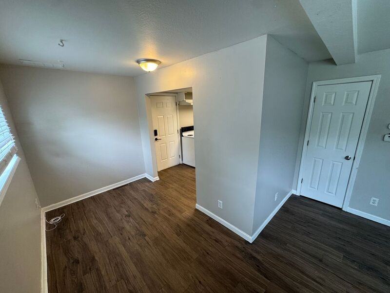 2929 E University St #5 - Photo 4 of 15