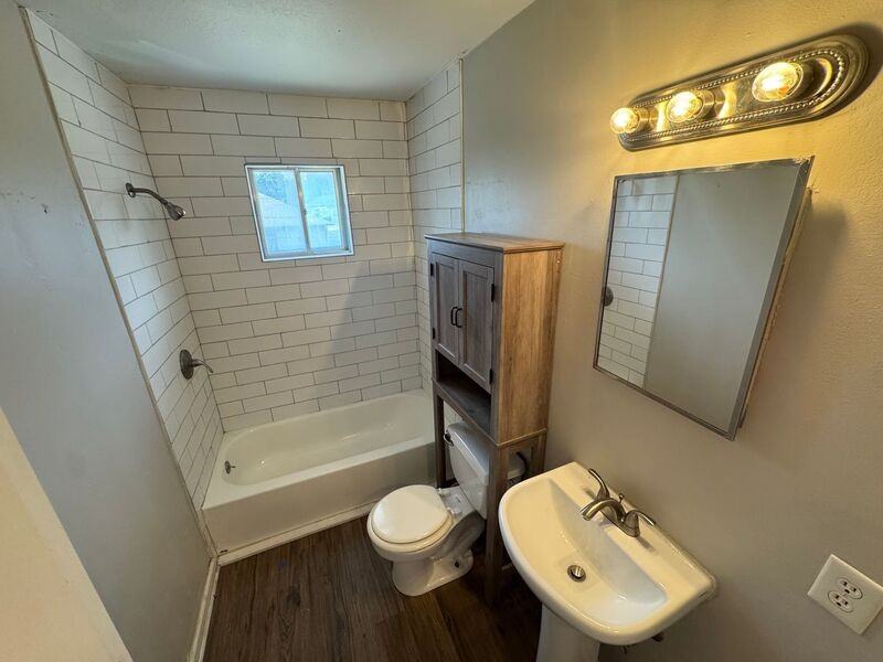 2929 E University St #5 - Photo 6 of 15
