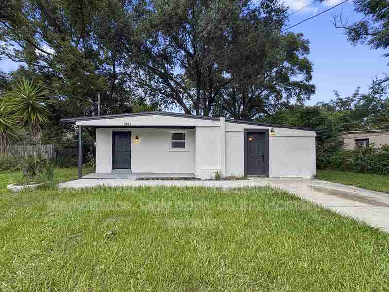 1942 Brookview Dr S