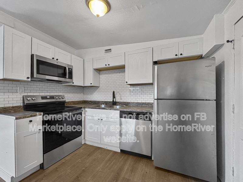 1942 Brookview Dr S - Photo 7 of 22