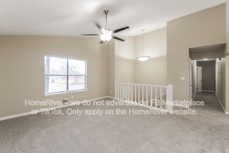 323 Park Ridge Ct - Photo 3 of 17