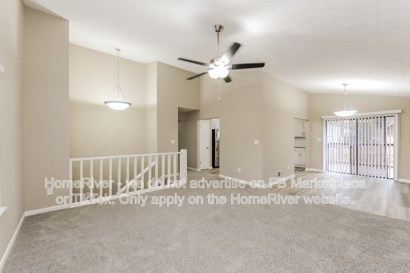 323 Park Ridge Ct - Photo 4 of 17