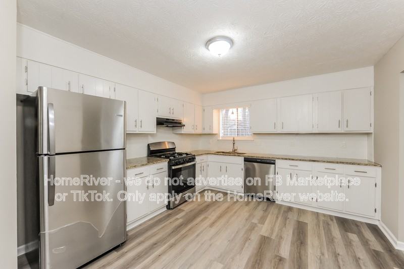 323 Park Ridge Ct - Photo 7 of 17