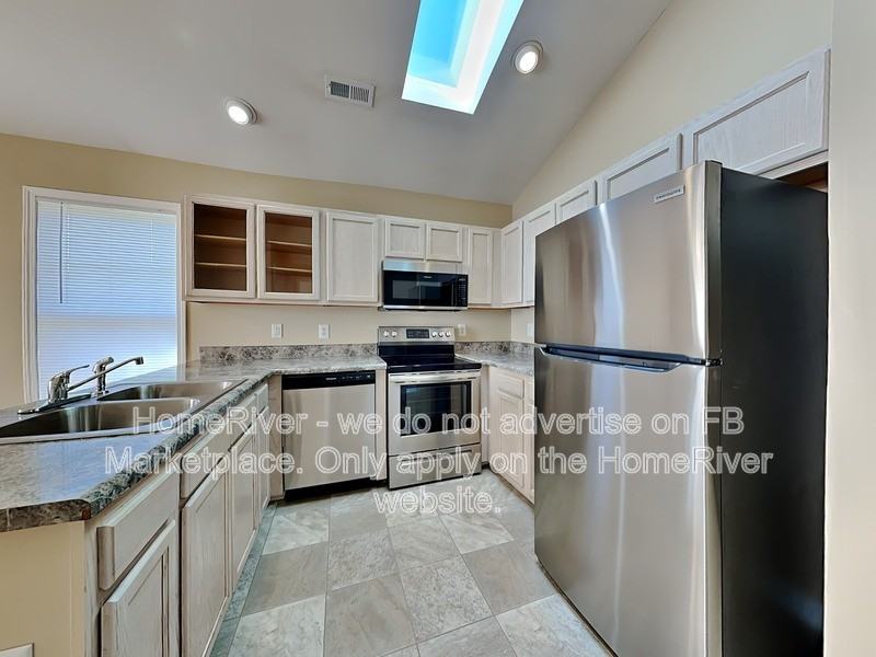1806 11th St - Photo 7 of 21