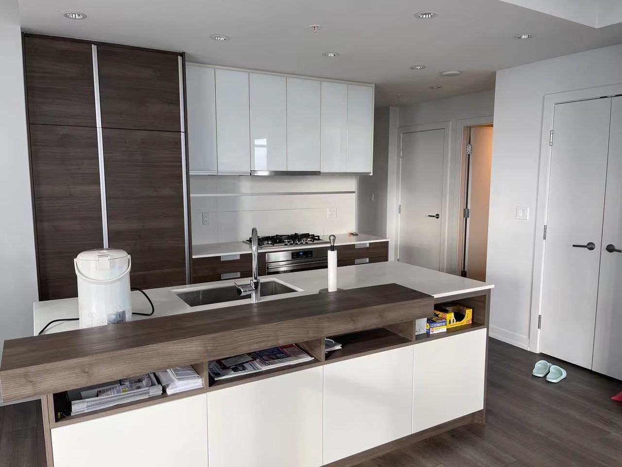 4600 Kingsway - Photo 2 of 18
