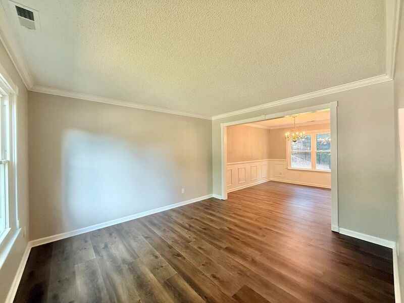301 Siena Dr - Photo 4 of 33