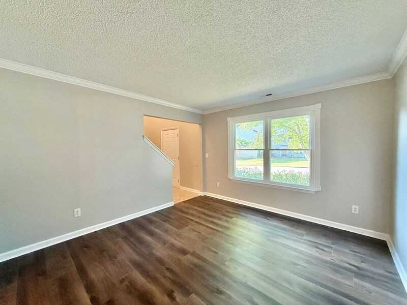301 Siena Dr - Photo 5 of 33