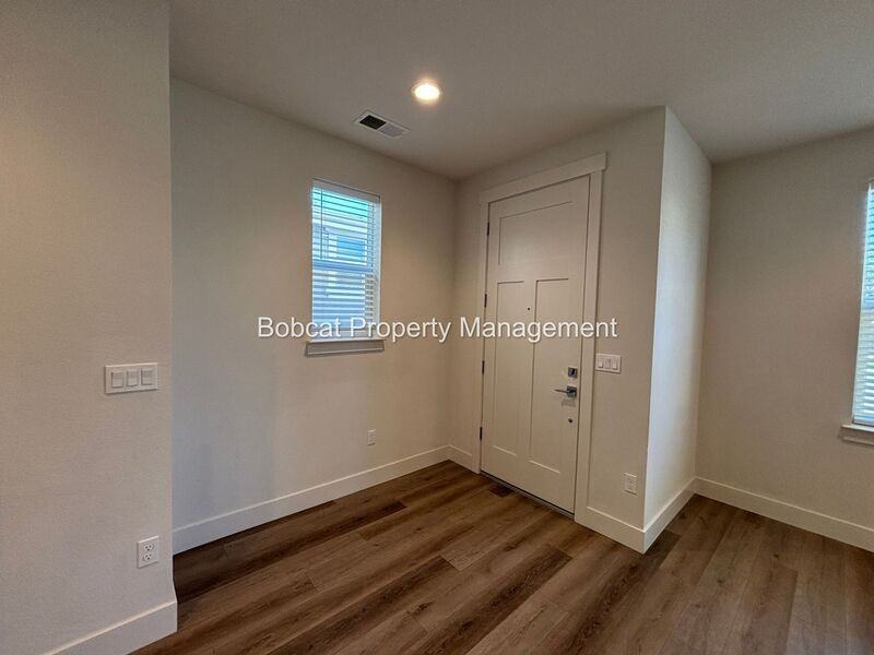 1287 Grove St - Photo 4 of 45