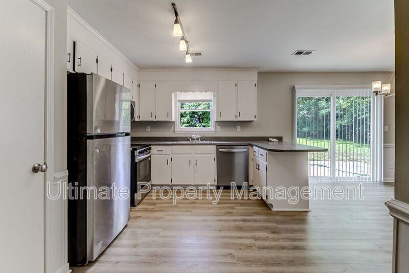 5038 Shelley Dr - Photo 4 of 19