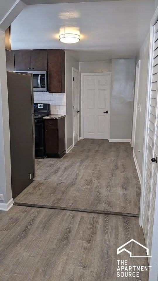 2507 N Lotus Ave #2 - Photo 4 of 10