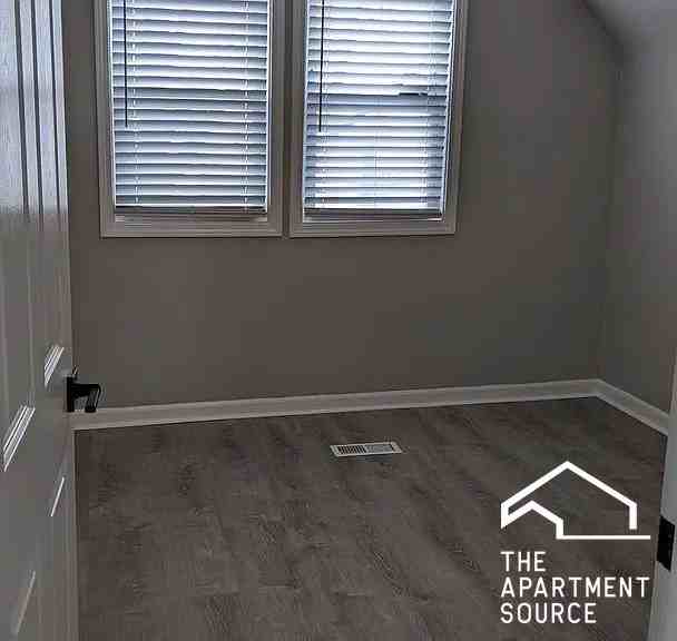 2507 N Lotus Ave #2 - Photo 7 of 10