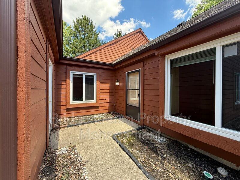 4418 Burlingame Cmns - Photo 2 of 12