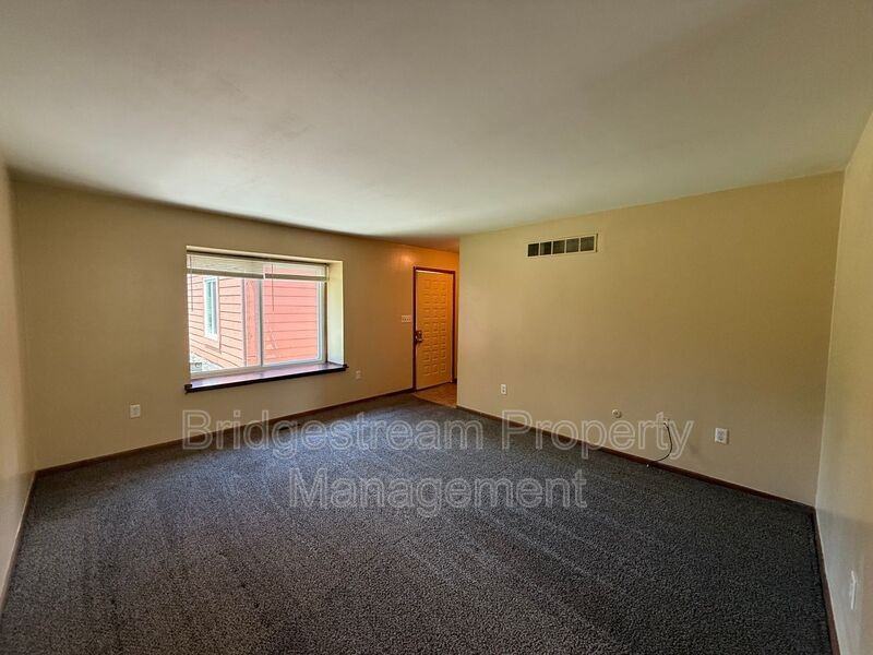 4418 Burlingame Cmns - Photo 4 of 12