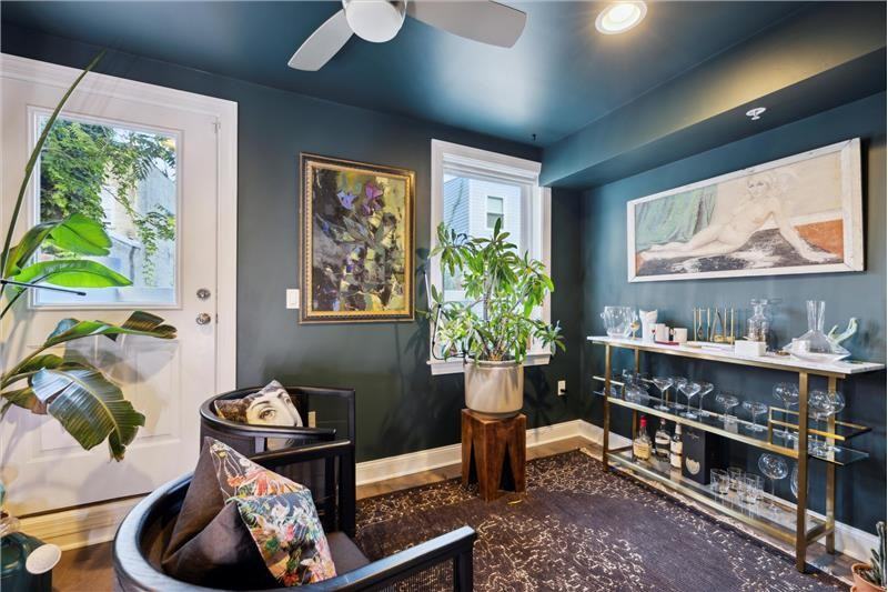 2137 N Darien St - Photo 5 of 15