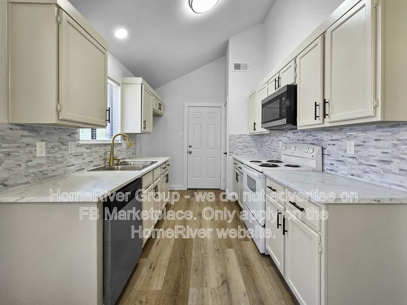 2612 Woodlark Dr - Photo 4 of 24
