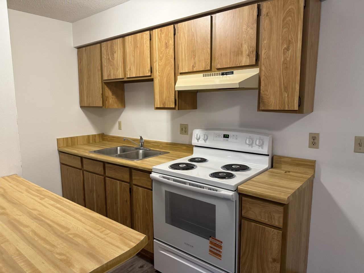 1104 10th Ave N - Photo 3 of 17