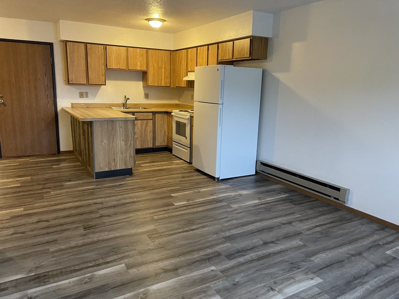 1106 10th Ave N - Photo 3 of 8