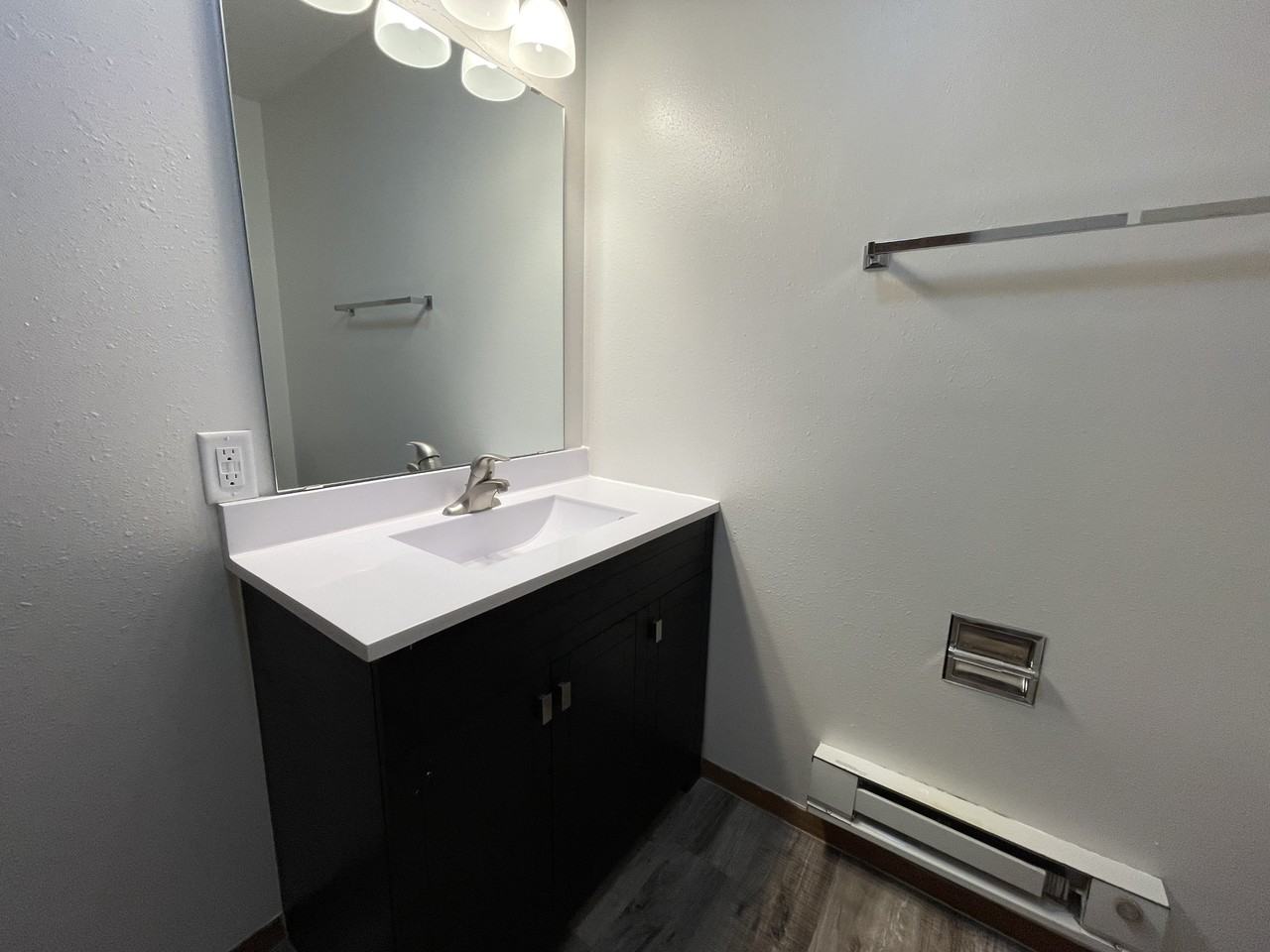 1106 10th Ave N - Photo 5 of 8