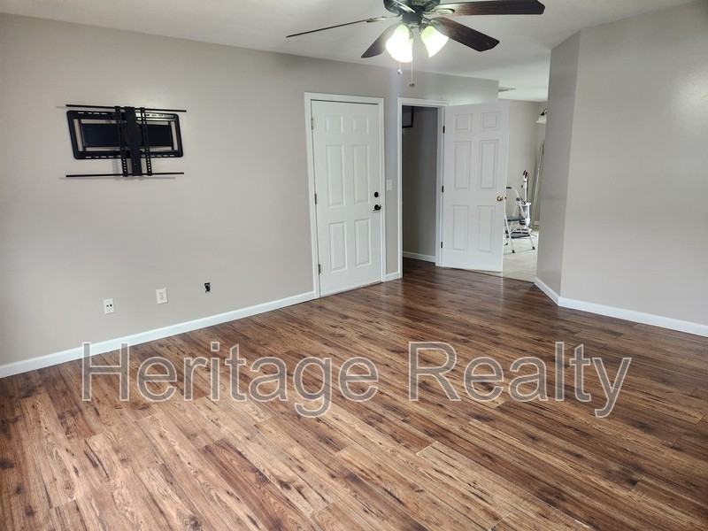 4820 Poplar Crest Way - Photo 3 of 11