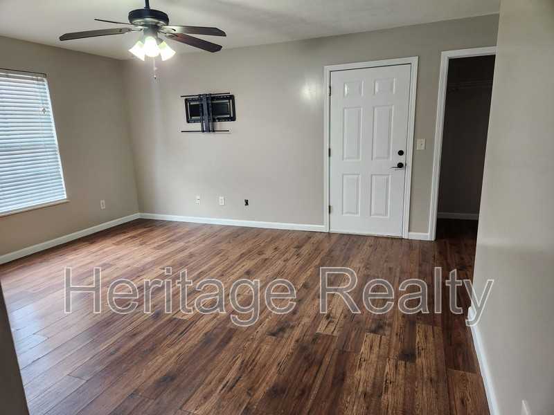 4820 Poplar Crest Way - Photo 5 of 11