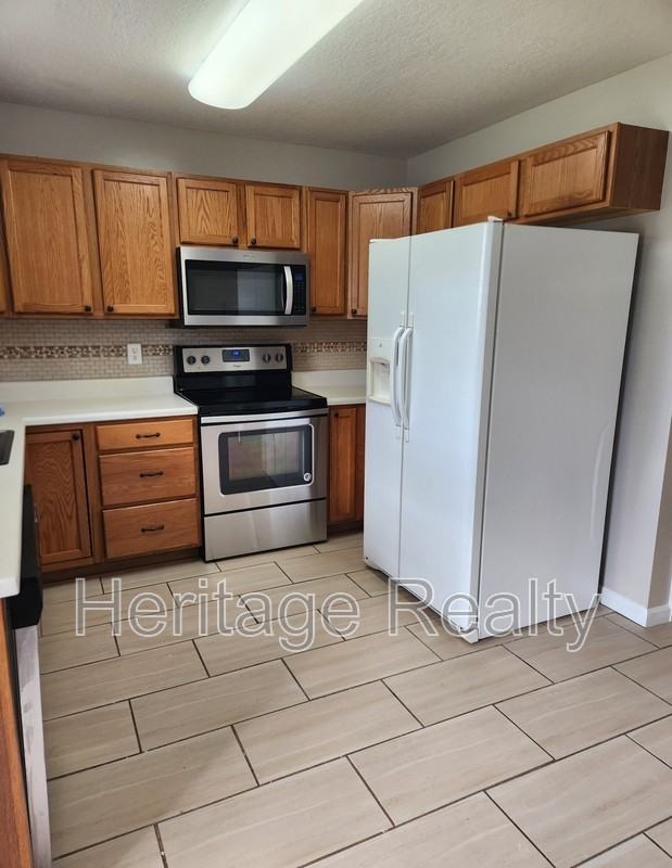 4820 Poplar Crest Way - Photo 6 of 11
