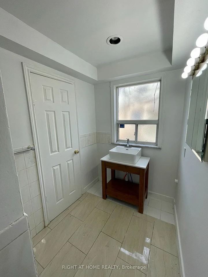 693 Ossington Avenue - Photo 6 of 14