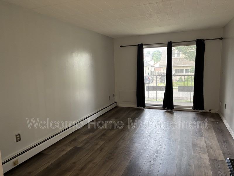 41 Carleton St S #3 - Photo 2 of 10