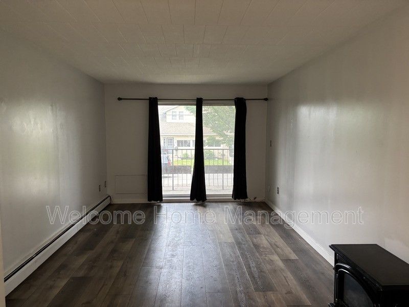 41 Carleton St S #3 - Photo 6 of 10