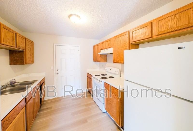 4373 Melissa Ct W - Photo 2 of 16