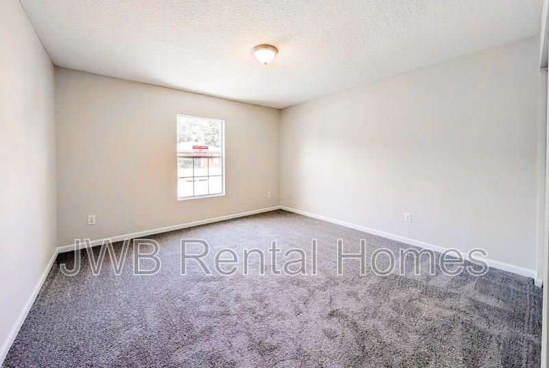 4373 Melissa Ct W - Photo 6 of 16