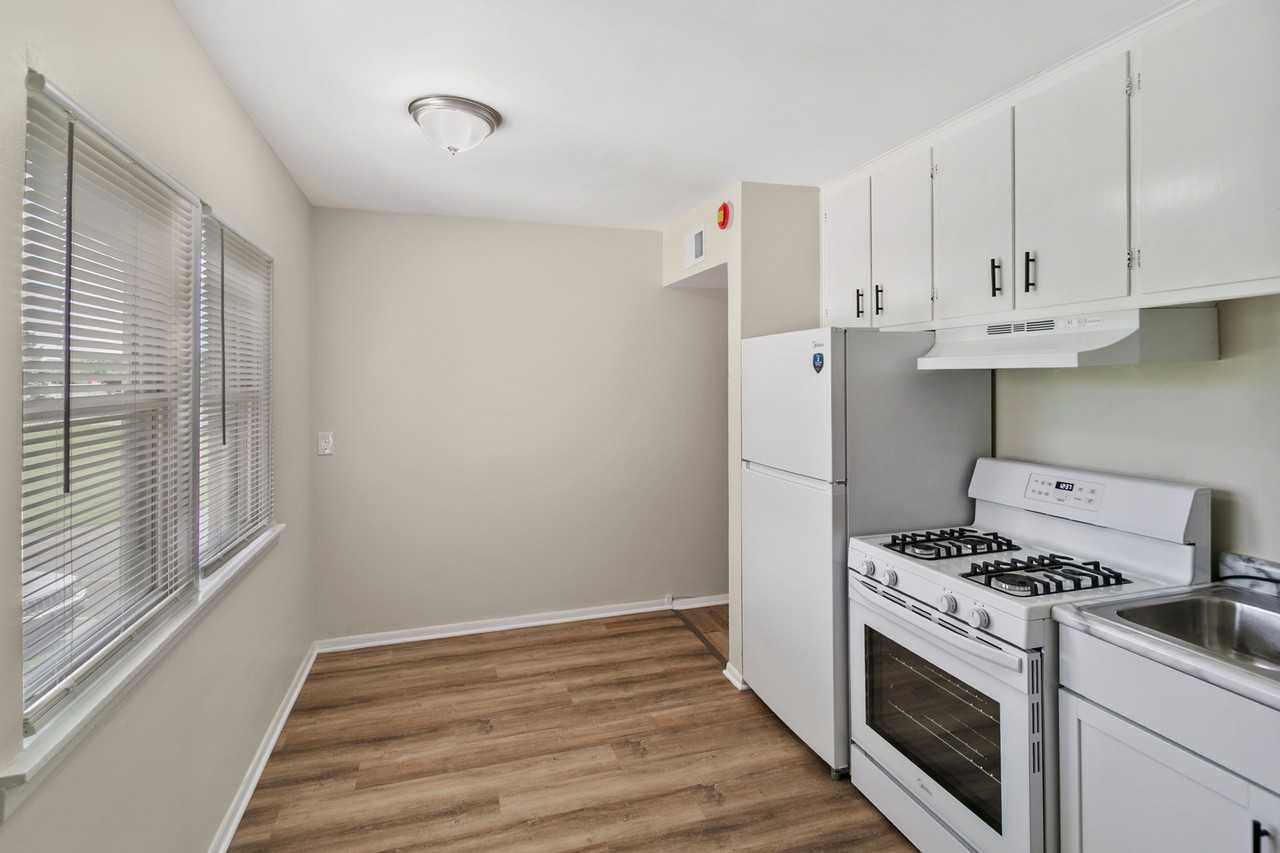 1021 Tollview Avenue - Photo 3 of 11
