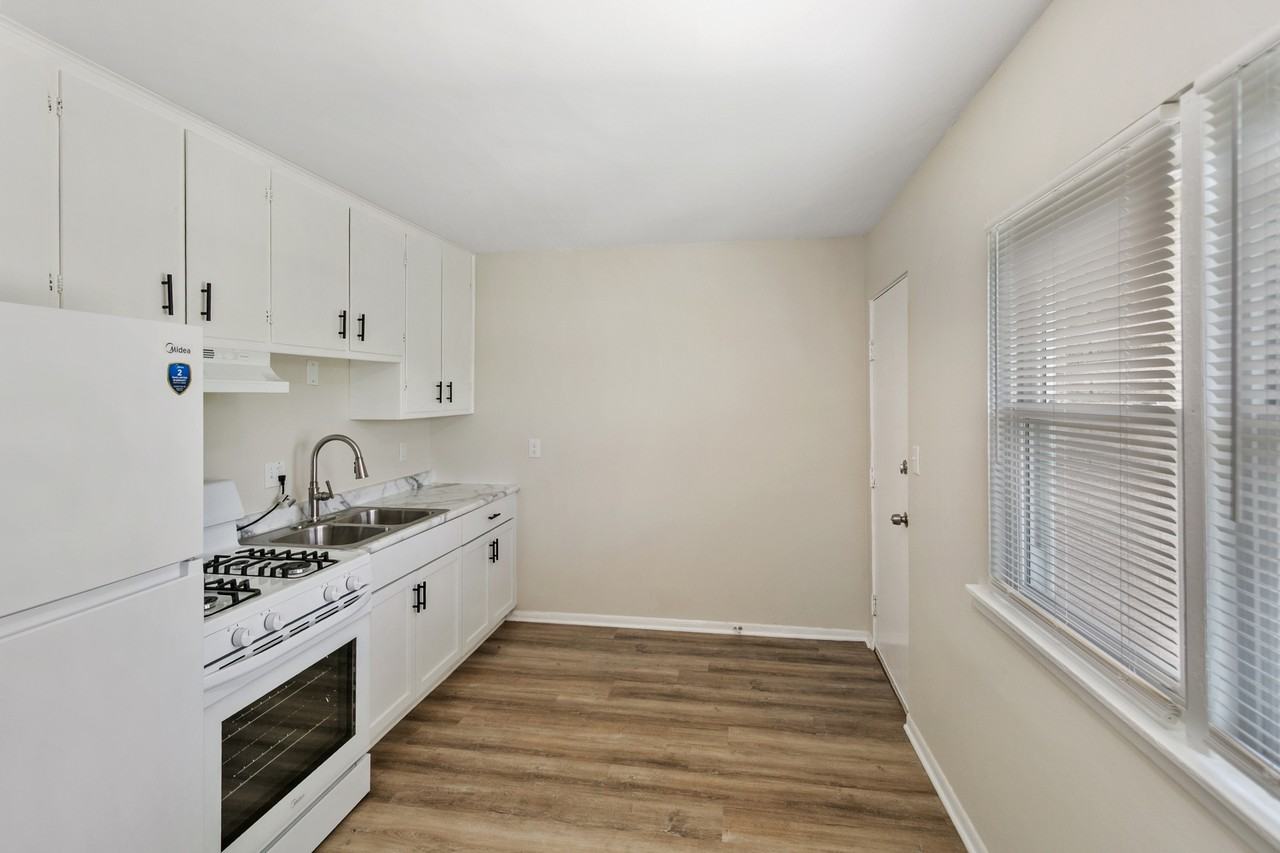 1021 Tollview Avenue - Photo 4 of 11