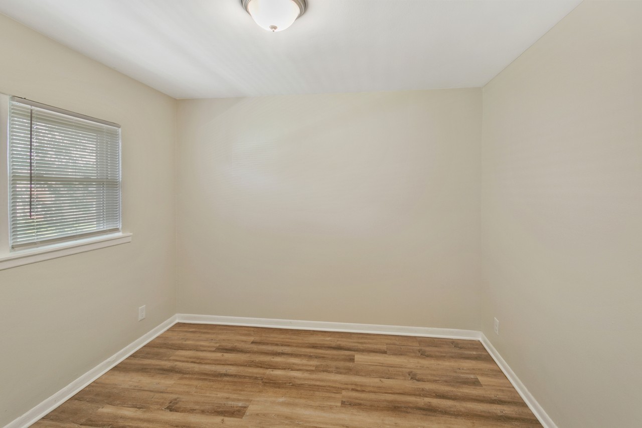1021 Tollview Avenue - Photo 6 of 11