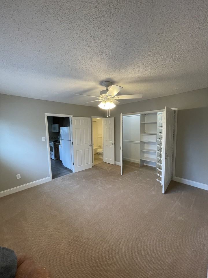 Creek Road Apartments - Photo 4 of 7
