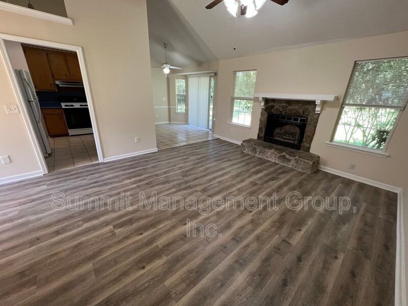 555 Cowan Rd - Photo 3 of 23