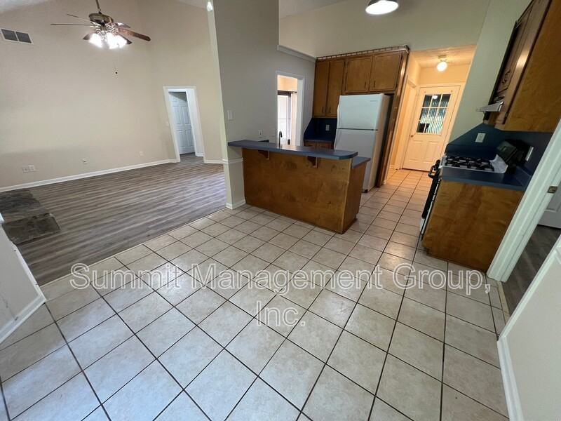555 Cowan Rd - Photo 5 of 23