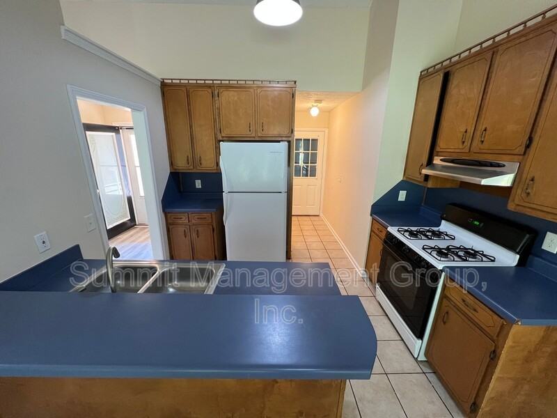 555 Cowan Rd - Photo 6 of 23