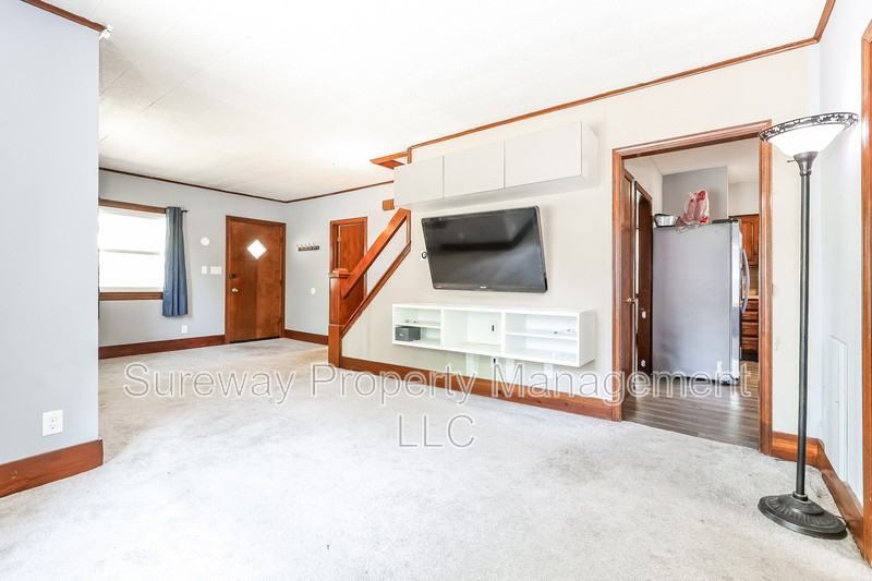 201 E Linden Ave - Photo 4 of 15