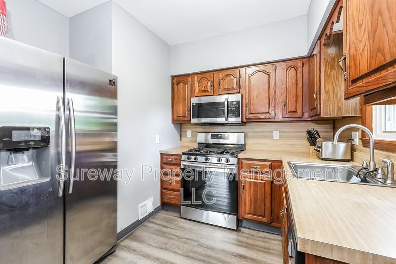 201 E Linden Ave - Photo 6 of 15