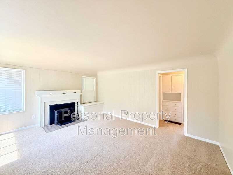 506 W 39th St - Photo 2 of 24