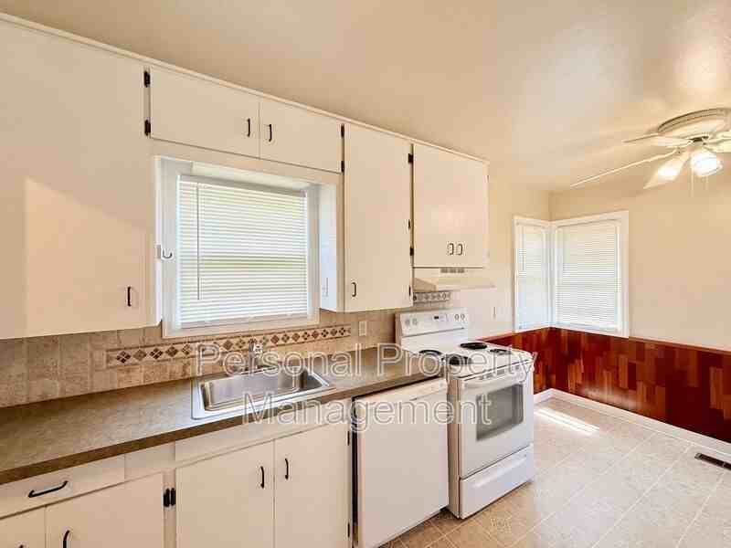 506 W 39th St - Photo 5 of 24