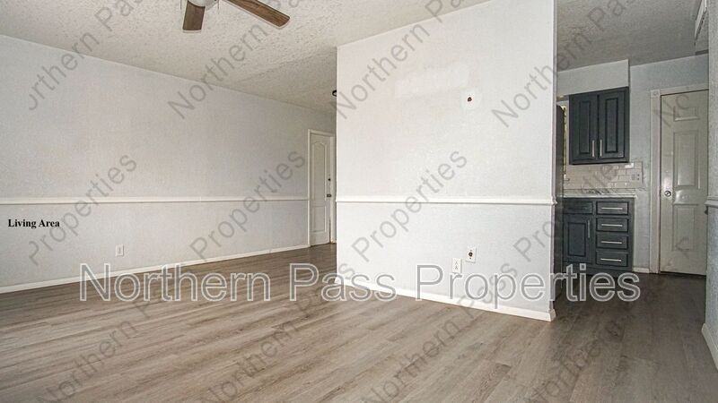 9538 Roanoke Dr - Photo 3 of 21